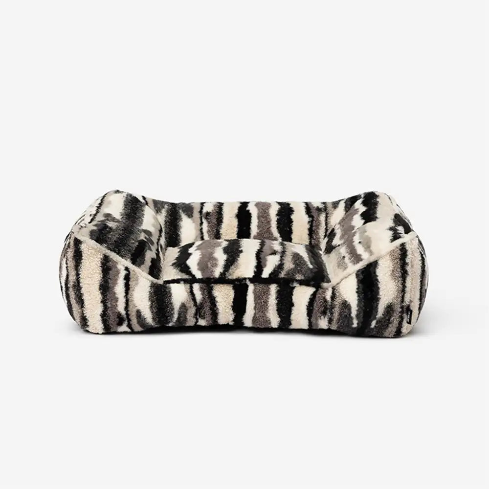 Artistic Faux Lambs Wool Warm Scratch-Resistant & Deep Sleep Comfort Large Dog Bed